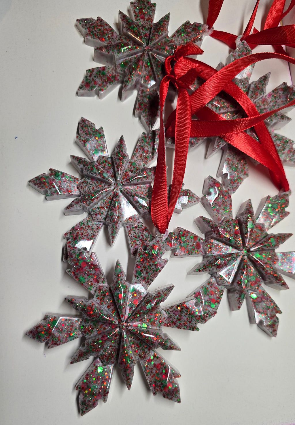 White snowflakes with red and green glitter set of (5)
