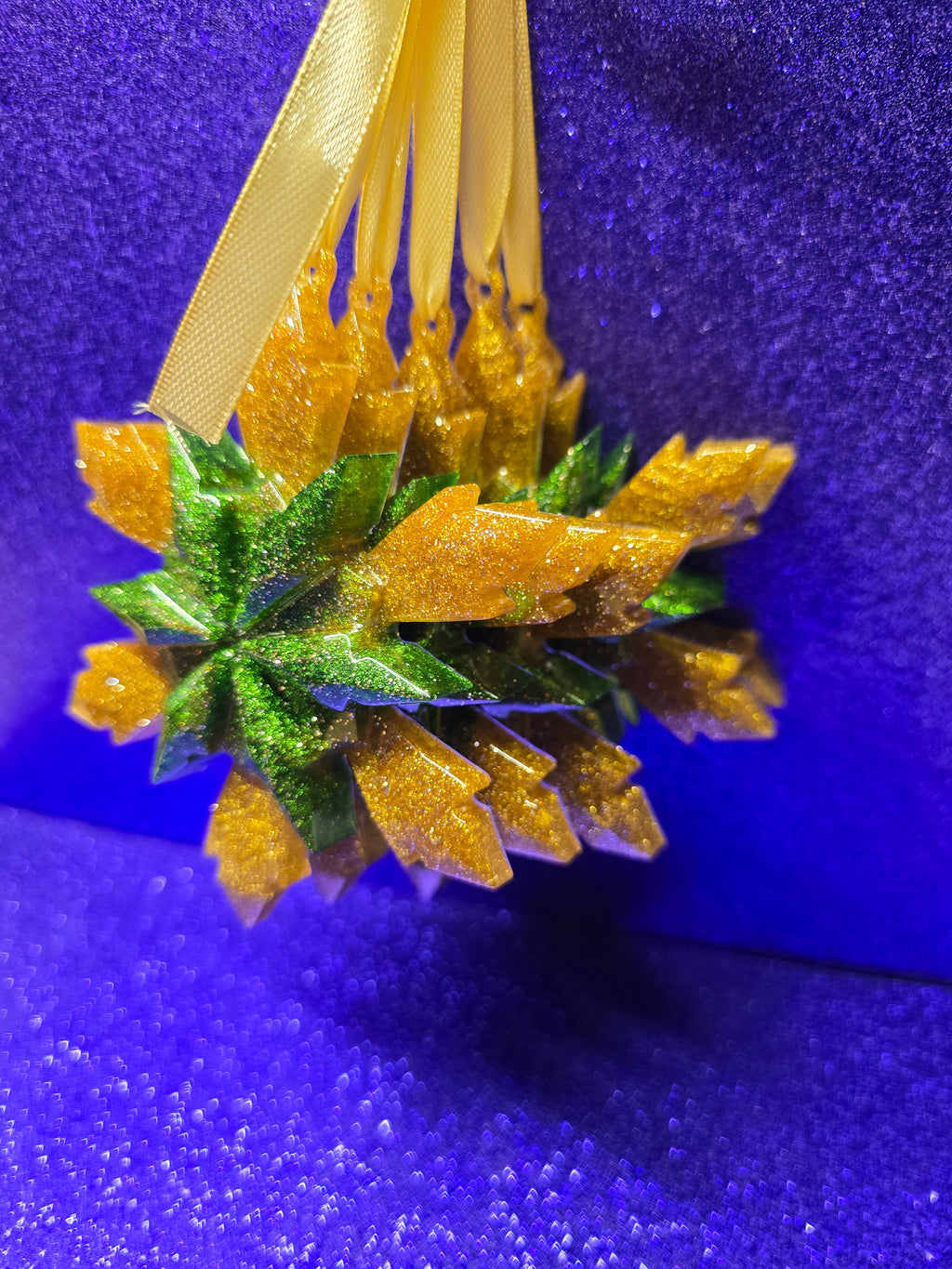 Green 💚 and Gold Snowflakes ❄️ set of (5)