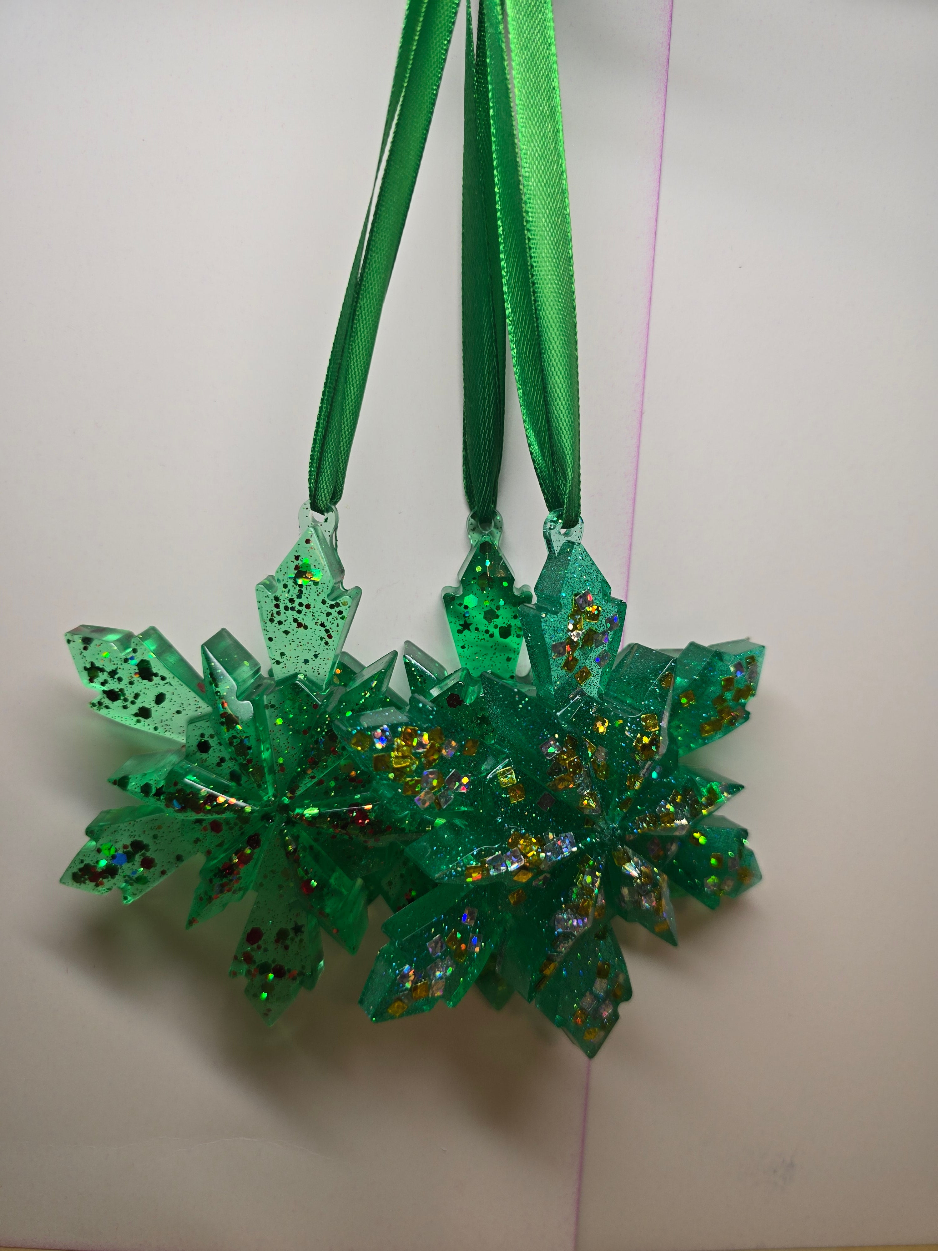 Green snowflakes with gold glitter set (3)