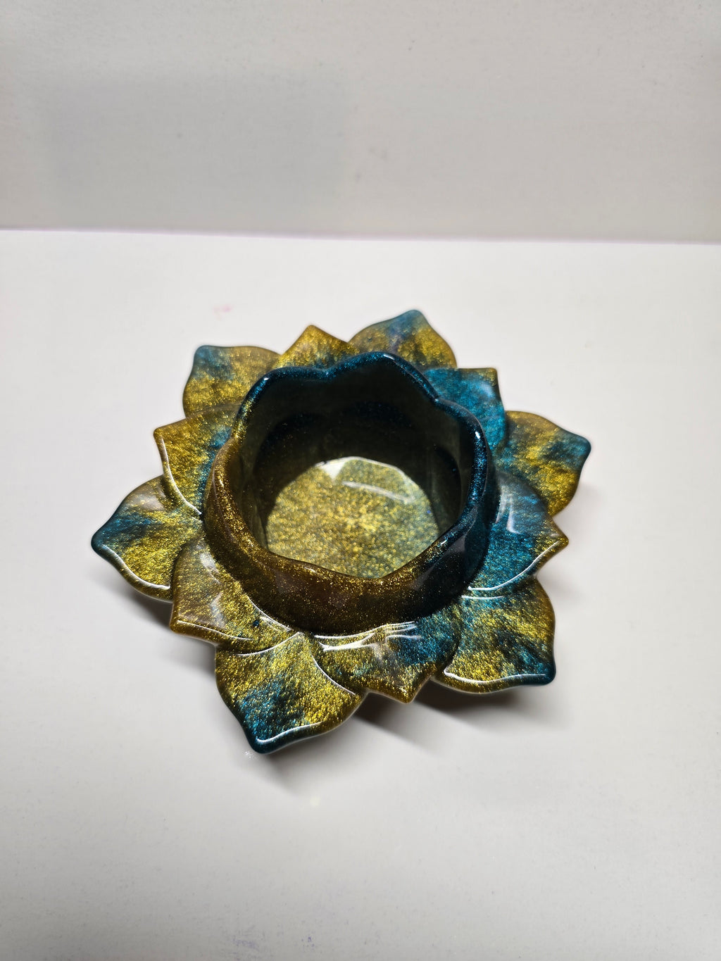 Lotus shaped candle holder