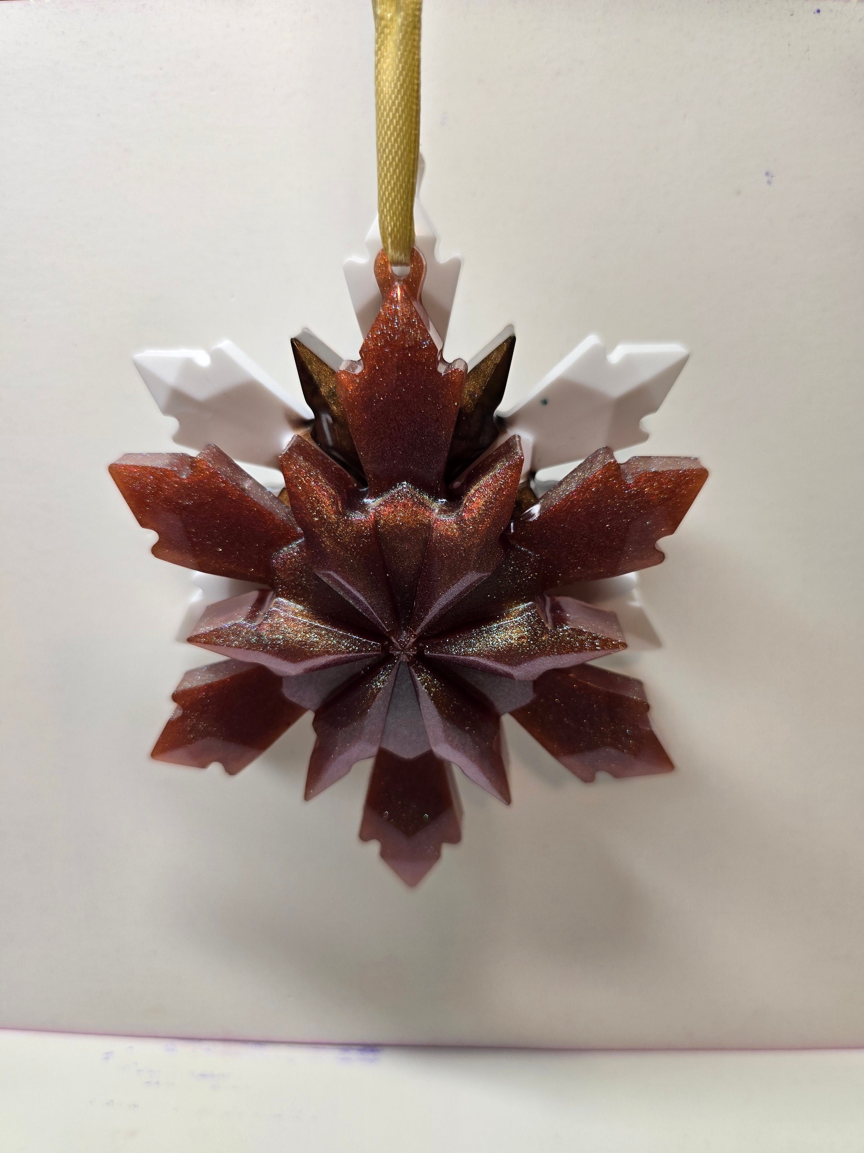 Brown/white snowflakes set of (2)